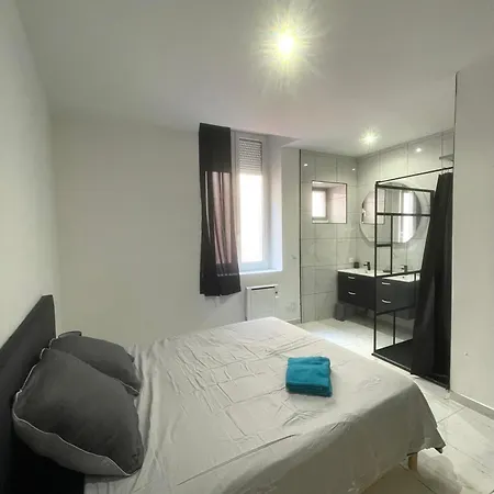 T3 Parking Gratuit * ニーム