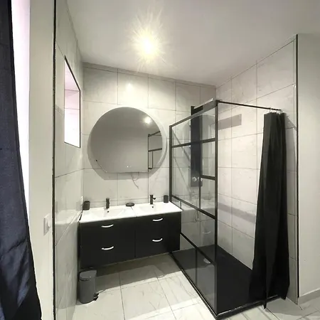 T3 Parking Gratuit * ニーム