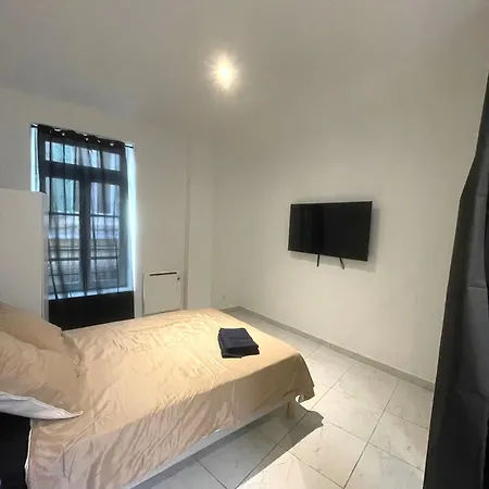 T3 Parking Gratuit アパート *