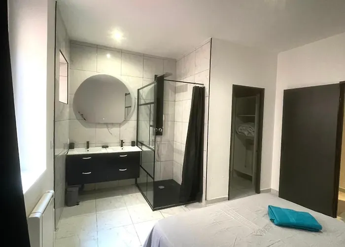 T3 Parking Gratuit * ニーム